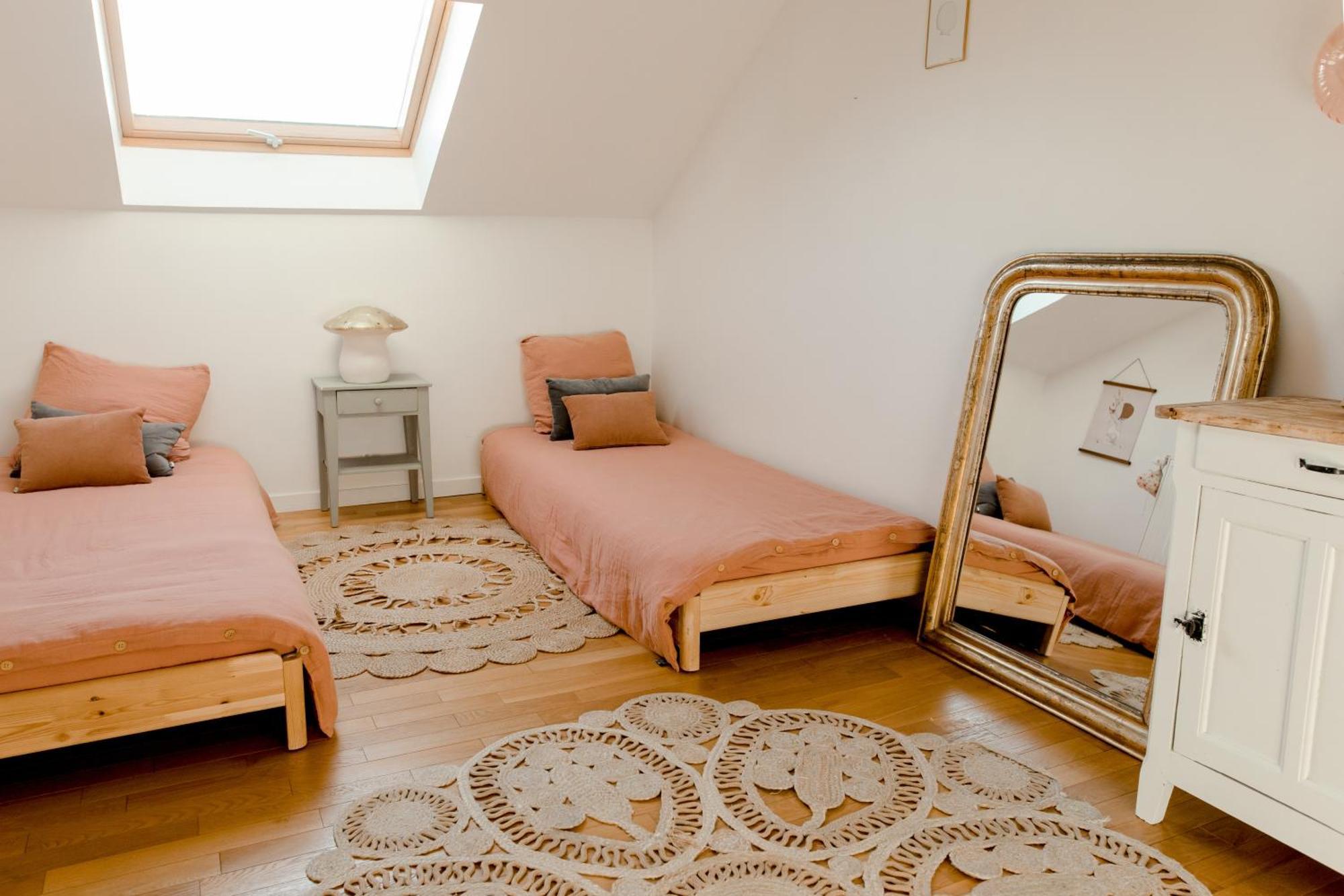 Logement Entier Ou A Partager Dans Maison Familiale A Rueil Malmaison, Proche De Paris La Defense エクステリア 写真