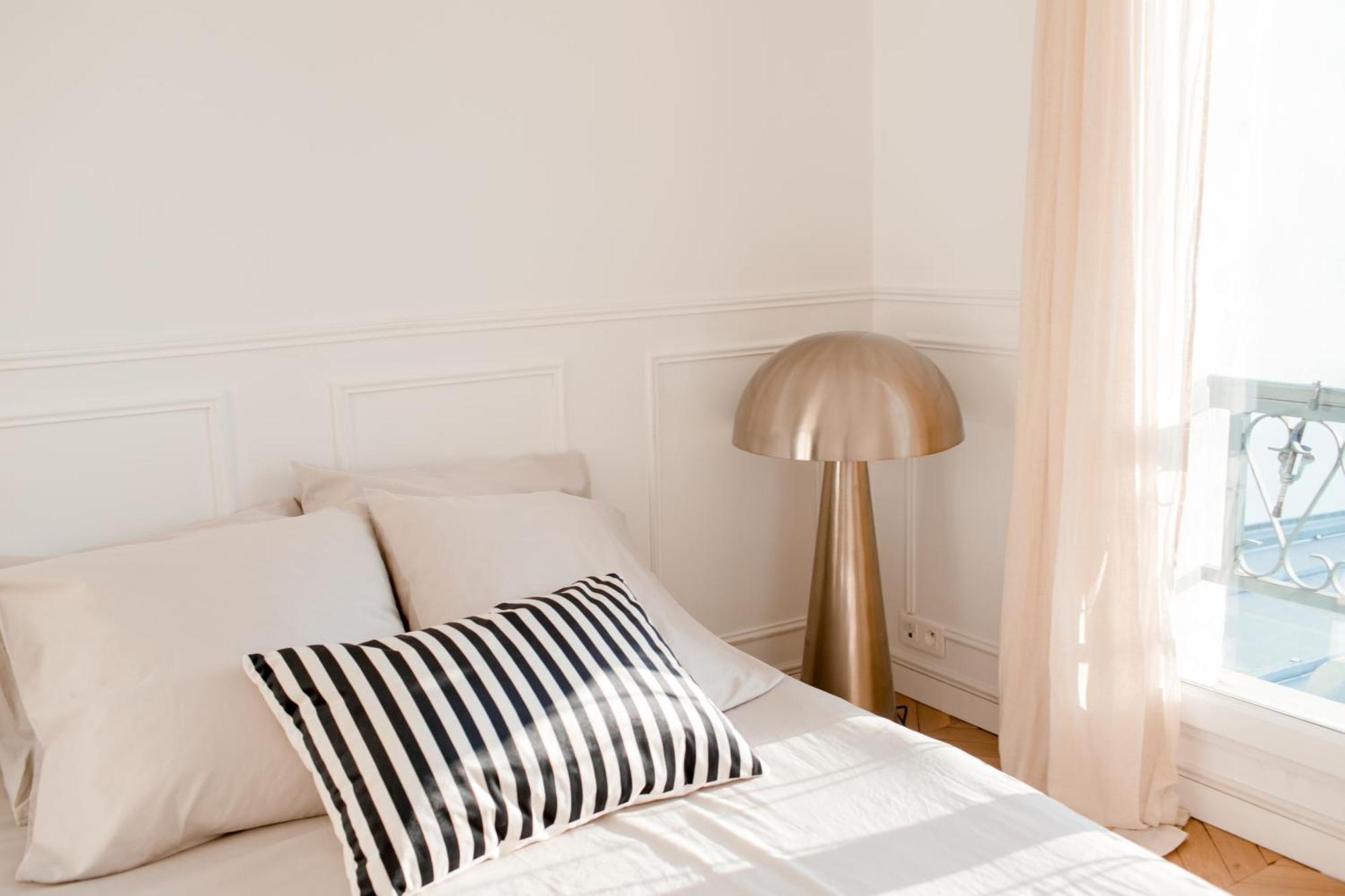 Logement Entier Ou A Partager Dans Maison Familiale A Rueil Malmaison, Proche De Paris La Defense エクステリア 写真